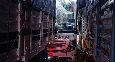 Otobüs tıra arkadan çarptı: 8 yaralı