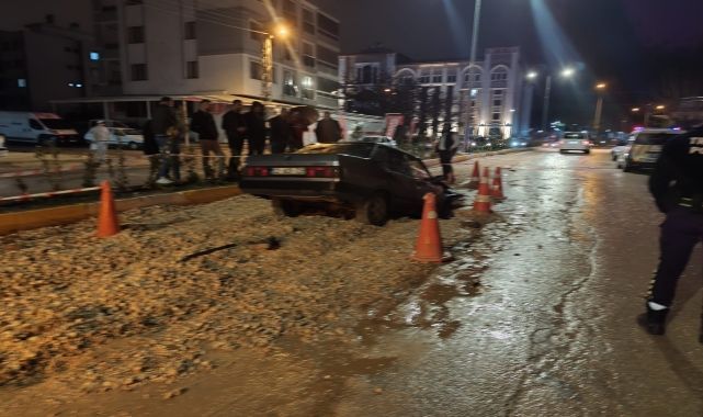 Otomobil çukura düştü: 1 yaralı   