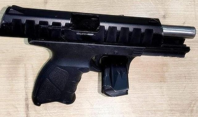 Otomobilde ruhsatsız tabanca ele geçirildi