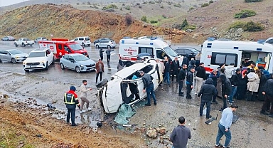 Otomobilin devrilmesiyle 4 kişi yaralandı!