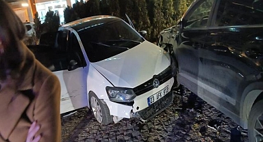 Otomobiller çarpıştı: 4 yaralı