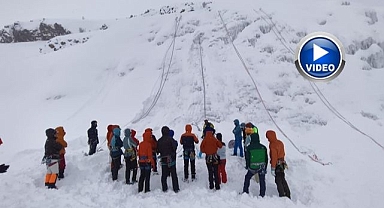 Palandöken’de buz tırmanışı eğitimi