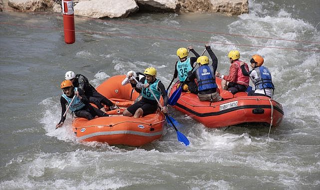 Rafting tutkunları Türkiye şampiyonası için yarıştı