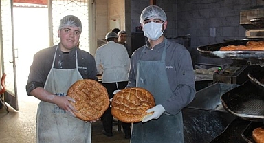 Ramazan ayında günlük 7 bin ekmek üretiyorlar