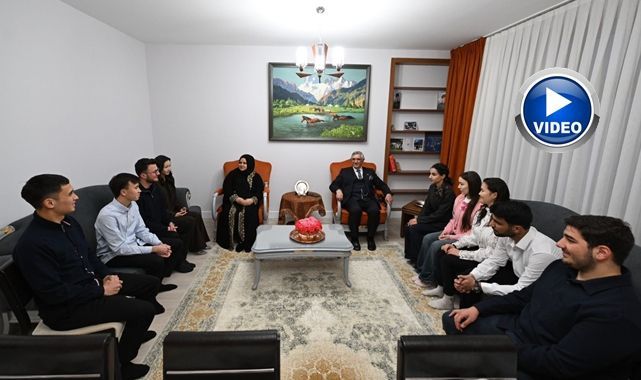 Rektör Ceylan sofrasını öğrencilere açtı