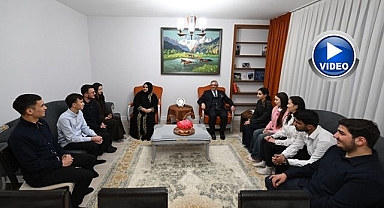 Rektör Ceylan sofrasını öğrencilere açtı