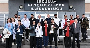 Şampiyon taekwondocular ödüllendirildi   