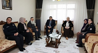 Şehit ailelerini yalnız bırakmadı