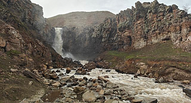Şelaleler daha coşkulu akmaya başladı