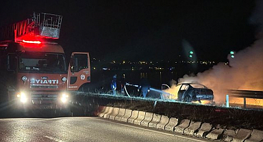 Seyir halindeki otomobil yandı