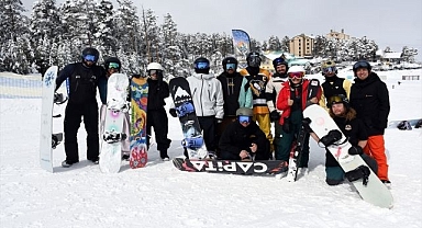 Snowboard tutkunları buluştu