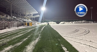 Stadyumda kar temizliği