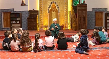 Tarihi cami öğrencilerin sesiyle şenlendi