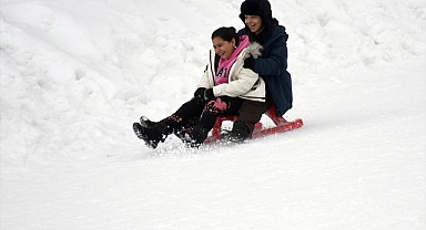 Tatilin son gününde çocukların kızak keyfi 