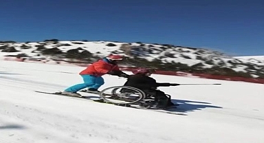 Tekerlekli sandalyeden kayak pistine