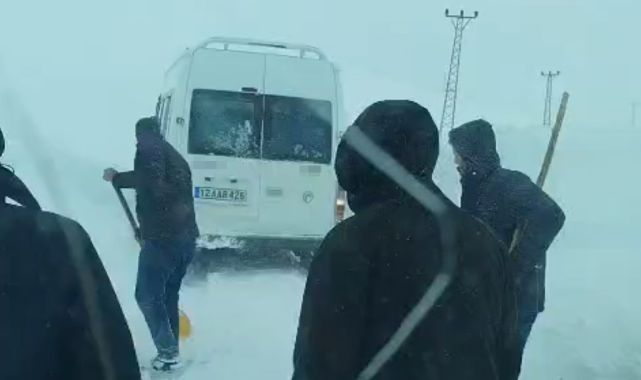 Tipide yolda mahsur kaldılar! Ekipler yardıma koştu