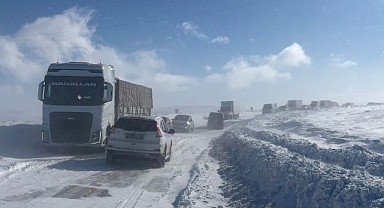 Ulaşıma kar ve tipi engeli