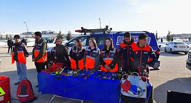 Üniversite öğrencileri afetlere karşı bilgilendiriliyor