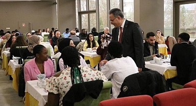 Üniversitede  bayramlaşma töreni