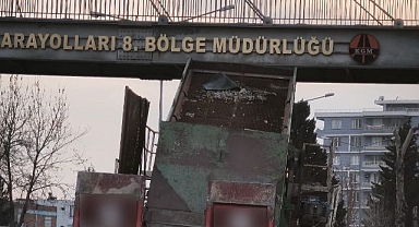 Üst geçitten geçemeyince yolda kaldı!