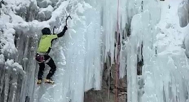 Uzundere'de buz tırmanışında ayı paniği