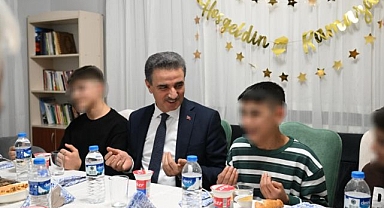 Vali Baruş çocuk evlerinde iftara katıldı