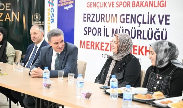 Vali Baruş  öğrencilerle iftarda