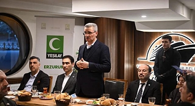Vali Baruş, Yeşilay'ın iftar programına katıldı