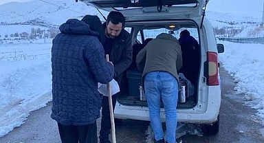 Vatandaşlara iftarda sıcak yemek dağıtıldı 