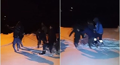 Yaşlı adamı leğenle ambulansa taşıdılar!