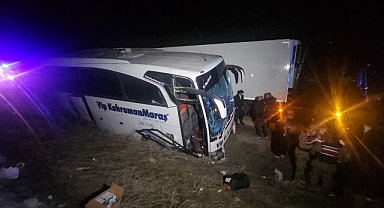 Yolcu otobüsü bariyerlere çarptı!