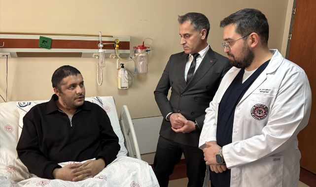 Zamanla yarış! Genç hastayı hayata bağladılar