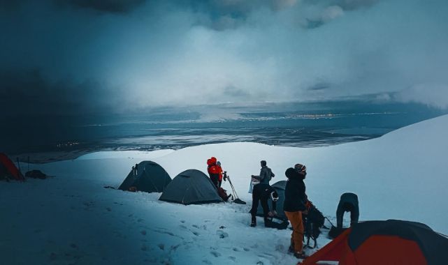 Zorlu hava şartları zirve tırmanışına izin vermedi 