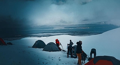 Zorlu hava şartları zirve tırmanışına izin vermedi 