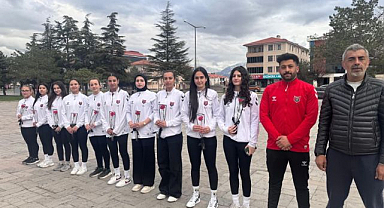 10 can için karanfil! Şampiyonluklarını armağan ettiler