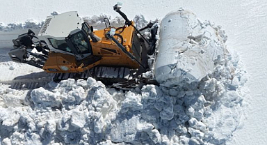 5 metreyi aşan karla mücadele sürüyor