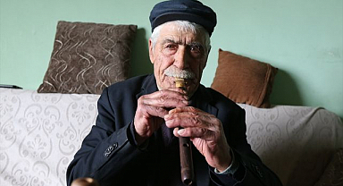 Mey çalarak hastalara moral oldu