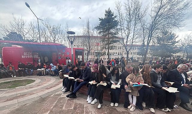 Açık havada kitap okudular