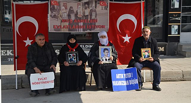 Acılı ailelerin evlat nöbeti sürüyor