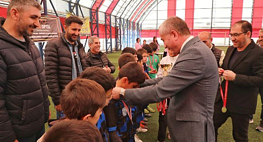 Ağrı'da minikler futbol turnuvası tamamlandı