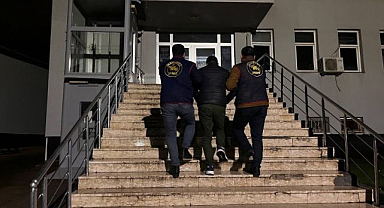 Aranan şahıslar yakayı ele verdi