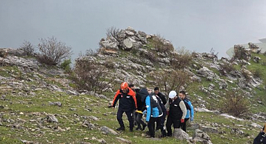 Atıyla birlikte kayalıklardan yuvarlandı!