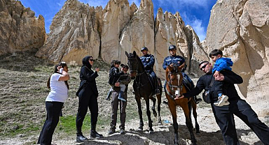 Atlı jandarmadan turistik alanda güvenlik görevi
