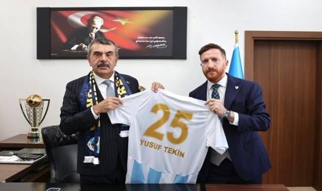 Bakan Tekin'den Şampiyonlara tebrik