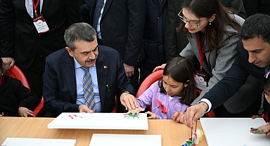 Bakan Tekin miniklerle bir araya geldi