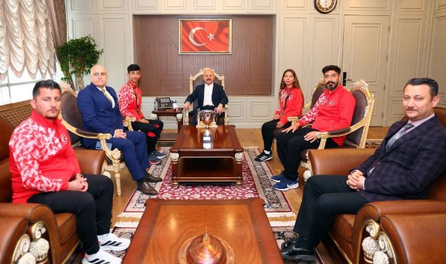 Balkan şampiyonlarını ödüllendirdi   