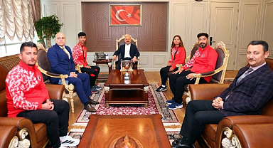 Balkan şampiyonlarını ödüllendirdi   