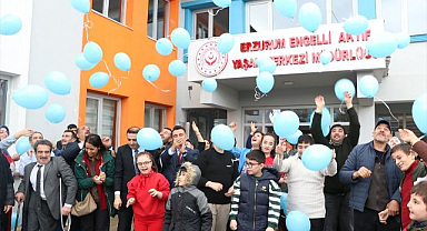 Balonlar özel bireyler için gökyüzüne bırakıldı