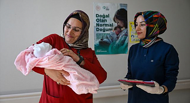 Binlerce bebeğin ilk nefesine tanıklık etti