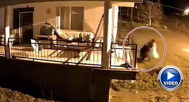 Çaldıkları eşyaları çarşafa sarıp götürdüler